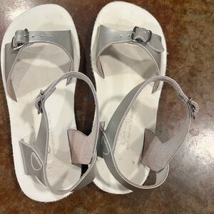 Girls sun- San sandals. In great condition. Fit: size 1